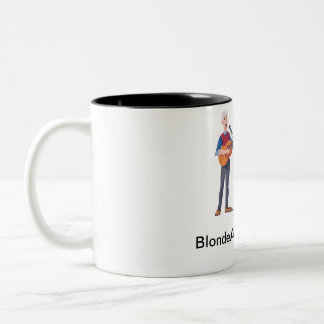 Blonde et mug gris