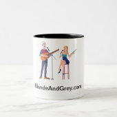 Blonde et mug gris (Centre)