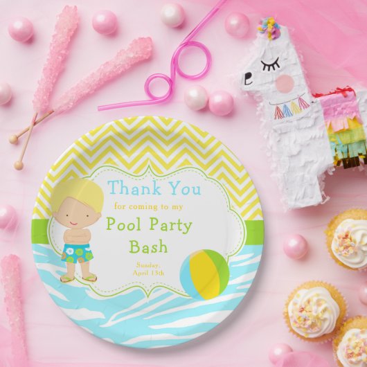 Blonde Hair Boy Pool Party Basparty Papieren Bordje (Feest)