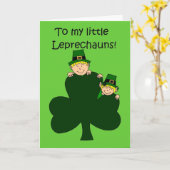 Blonde kinderen met shamrock op groene kaart (Gele Bloem)