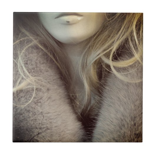 Blonde Mannequin Tegeltje (Voorkant)