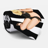 Blonde sur la cravate d'impression de zèbre (Roulé)