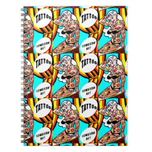 blondes avec le carnet de tatouages