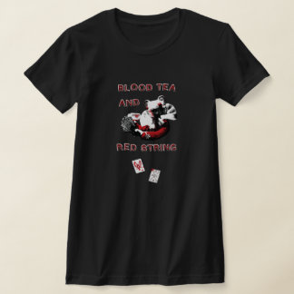 Blood Tea en Rode Draad - Kleinere Ontwerp T-shirt