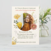 Bloom & Celebrate Floral Birthday Party Invitation Kaart (Staand voorkant)