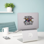 Bloom waar je bent geplant sticker (Laptop op bureau)