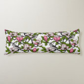 Bloomende magnolia en titmuisvogel lichaamskussen (Voorkant)