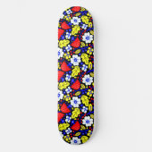 Blooms on Wheels: Levendig bloemenpatroon Skateboard (Voorkant)