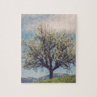 Blossom tree on a hill in Switzerland Legpuzzel