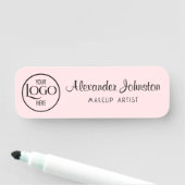 Blozende Roze Medewerkersbranding Met Logo Naamplaatje (In situ)