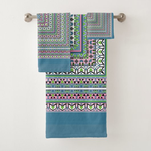 Blue and green square ethnic ornament scarf (En situation)