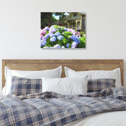Blue and Pink Hydrangeas - Martha's wijngaard Canvas Afdruk (Insitu (Slaapkamer))