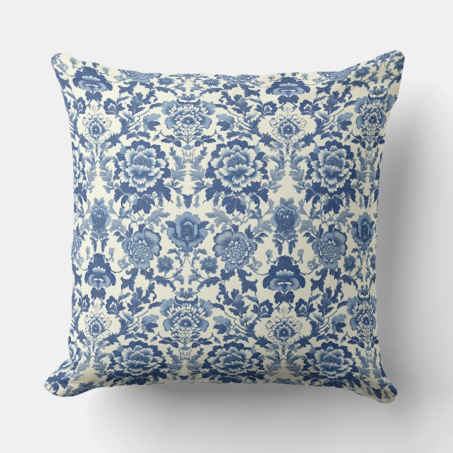 Blue and White Chinoiserie Peony Floral Pattern Kussen (Voorkant)