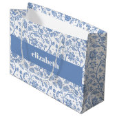 Blue and White Floral Botanical Custom Name Modern Groot Cadeauzakje (Voorkant Gekanteld)