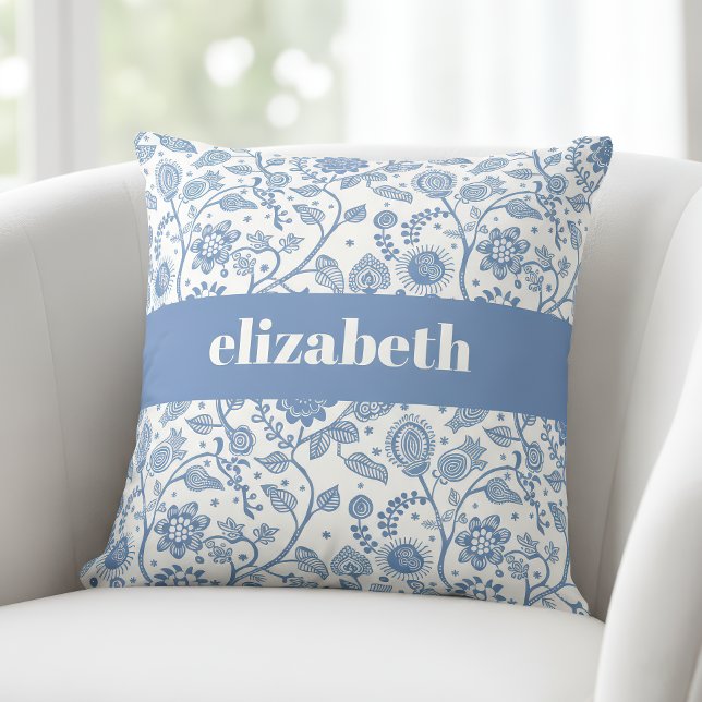 Blue and White Floral Botanical Custom Name Modern Kussen (Creator heeft geüpload)