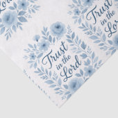 Blue and White Floral Uplifting Script Faith Tissuepapier (Detail)