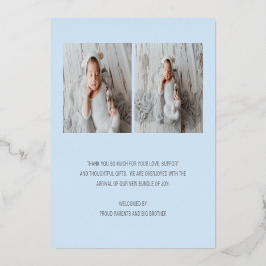 Blue Baby Boy Foto Moderne Geboorteaankondiging Folie Uitnodiging (Achterkant)