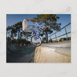 Blue BMX Balancing on Ledge Briefkaart
