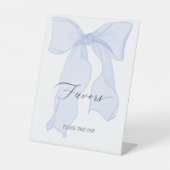 Blue Bow Coquette Verjaardagsfeestje Favorieten Reclamebord Met Voetstuk (Voorkant)