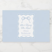 Blue Bow Tying The Knot Bachelorette Party Likeurfles Etiket (Enkel label)