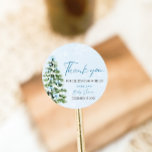 Blue Bows Christmas Tree Girl Baby shower d'hiver<br><div class="desc">L'Autocollant classique Baby shower d'hiver Blue Bows Christmas Tree Girl ajoute une touche fantaisiste à votre baby shower d'hiver ! Doté d'un arc bleu délicat et d'un arbre de Noël festif, cet autocollant est parfait pour célébrer une petite fille dans un style douillet et saisonnier. Utilisez-le sur des faveurs, des...</div>
