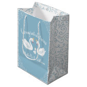 Blue Boy Swan Baby shower Medium Cadeauzakje (Voorkant Gekanteld)