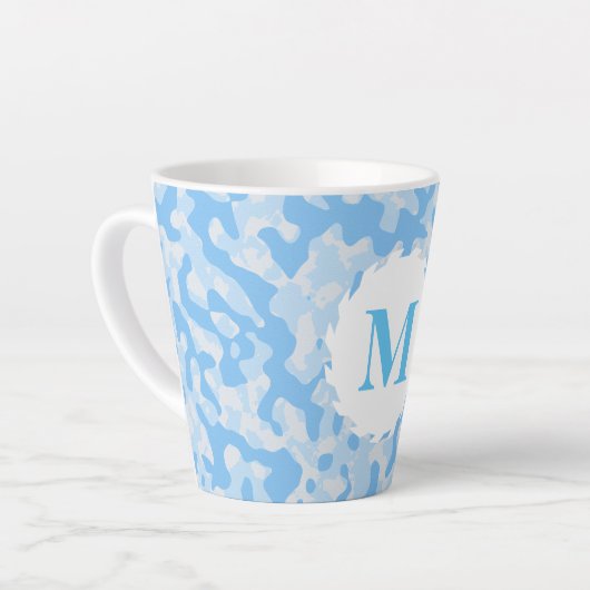 Blue Camouflage Monogram Initiaal Latte Mok (Linkerhoek)