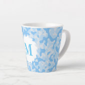 Blue Camouflage Monogram Initiaal Latte Mok (Rechterhoek)