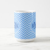 Blue Chevron Zigzag Pattern Monogram op persoonlij Koffiemok (Center)