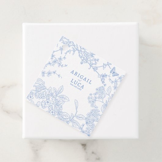 Blue Chinoiserie Toile de Jouy Wedding Save Datum Bedankjes Labels (In situ)