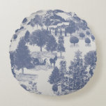 Blue Christmas Winter Wonderland<br><div class="desc">Fêtez Noël cette année avec ce magnifique coussin rond avec un design de toile avec un bel arbre de Noël au premier plan découvert par un enfant curieux. Un couple dansant, des arbres, un traîneau à Père Noël, des cadeaux, et un renne sont tous gracieux le milieu du terrain. Et,...</div>