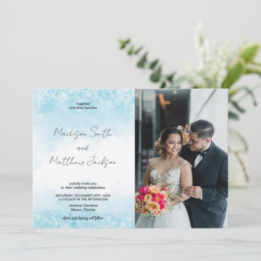 Blue Cloud Wedding Invitations avec photo (Debout devant)