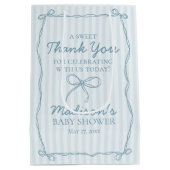 Blue Coquette Bow Pastel Gestreept Baby shower Fav Medium Cadeauzakje (Achterkant)