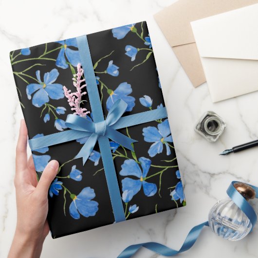 Blue Cosmos Flowers Cadeaupapier (Geschenken)