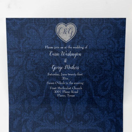 Blue Damask Silver Heart in One Wedding Drieluik Uitnodiging (Binnenzijde eerst)