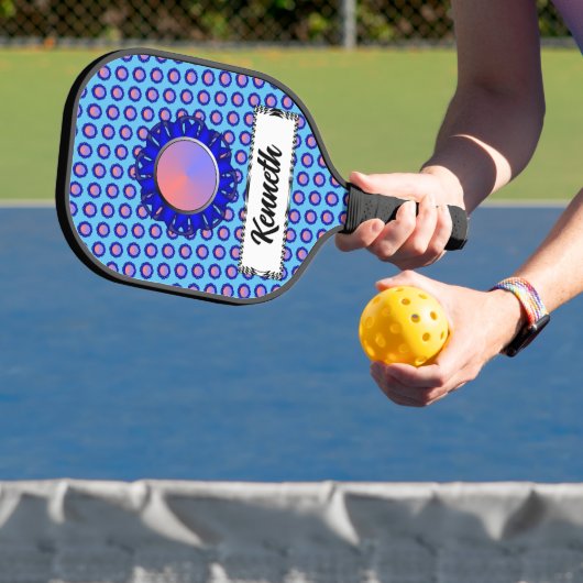 Blue Disk Ribbon van Kenneth Yoncich Pickleball Paddle (Insitu)