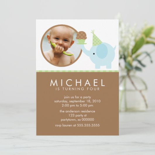 Blue Elephant and Cupcake Birthday Kaart (Staand voorkant)