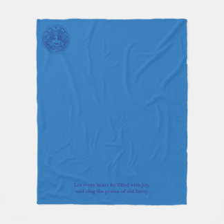 Blue fleece blanket with logo and motto deken