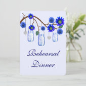 Blue Flowers Mason Jar Rehearsal Dinner Invitation Kaart (Staand voorkant)