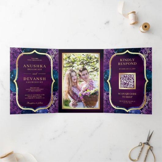 Blue Galaxy Paars Mandala QR Code Indian Wedding Drieluik Uitnodiging (Binnen)