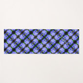 Blue Gentian Flower Abstract, speciaal aangepast Yogamat (Voorkant (horizontaal))