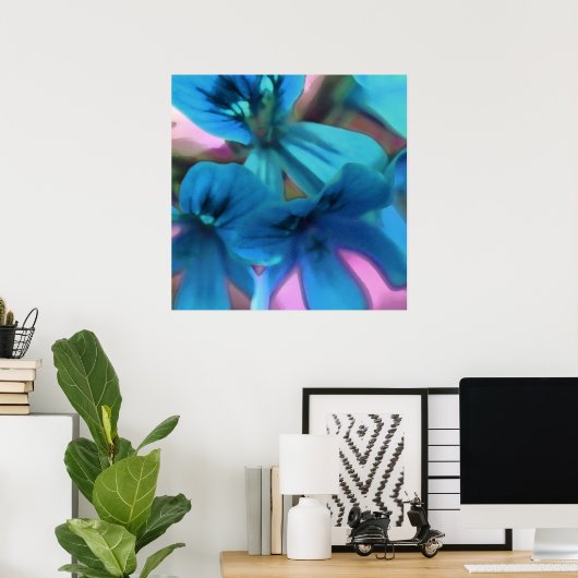 Blue Geraniums Poster (Thuiskantoor)