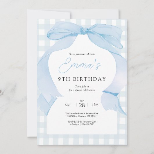 Blue Gingham Bow Verjaardag Uitnodiging (Voorkant)