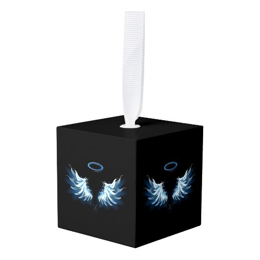 Blue Glowing Angel Wings on black background Kubus Ornament (Voorkant hoekig)