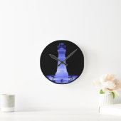Blue Glowing King Chess Piece Ronde Klok (Huis)