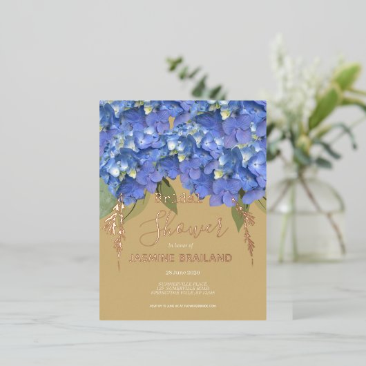 Blue Hydrangea Blooms Personalized Bridal Shower Folie Uitnodiging Briefkaart (Staand Voorkant)