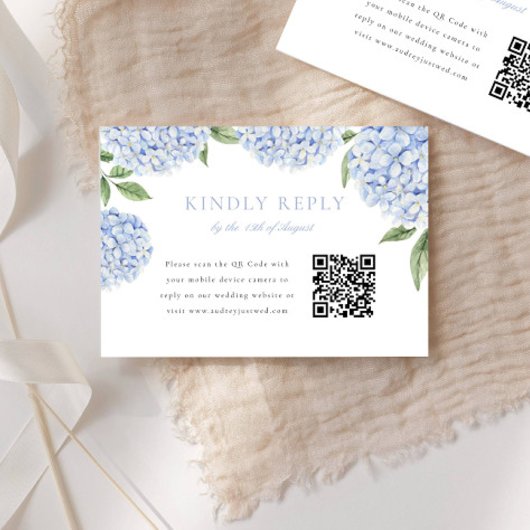 Blue Hydrangea Border Modern QR Code Huwelijksantw RSVP Kaartje