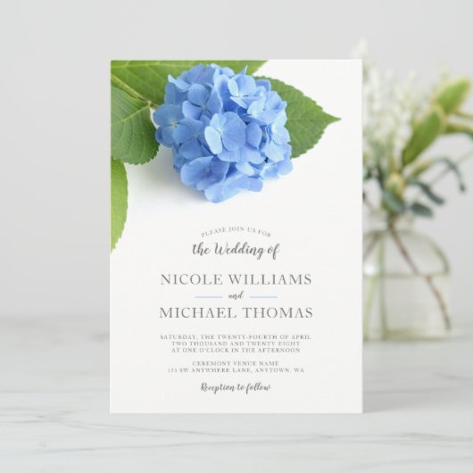 Blue Hydrangea Floral Wedding Invitations (Debout devant)