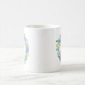 Blue Hydrangea Floral Wreath Monogramme café Mug (Centre)