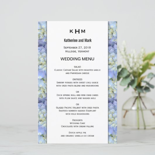 Blue Hydrangea Monogram Mariage Menu Modèle (Debout devant)